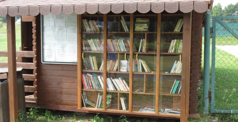 pouliční knihovna na Rolavě
