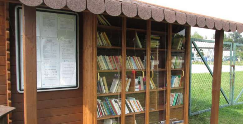 pouliční knihovna na Rolavě