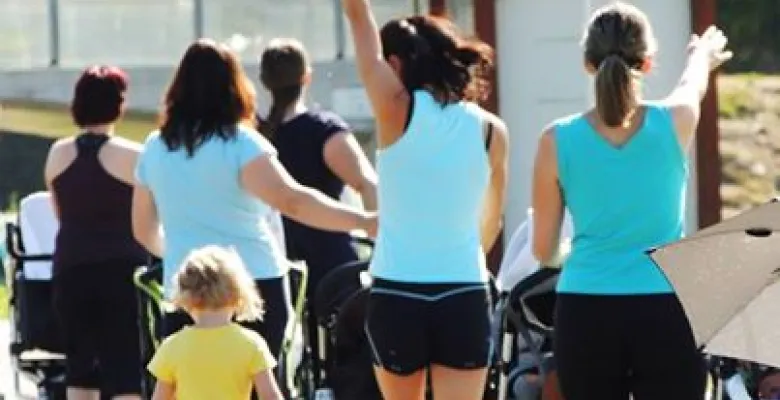 Cvičení pro maminky s kočárky pokračuje na Rolavě do 13. října 2014 - s instruktorkou FITMAMI Terezkou