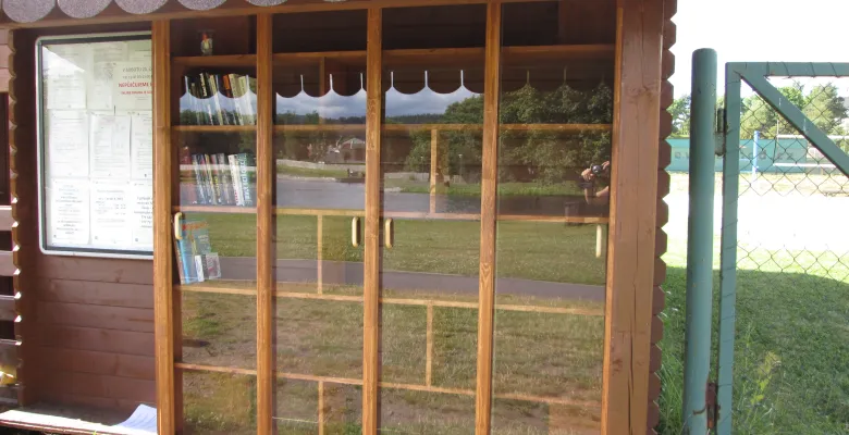 Pouliční knihovna na Rolavě