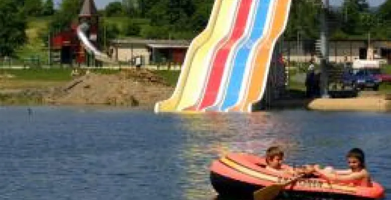 Provoz areálu Rolava není Stanovým městečkem nijak omezen. 