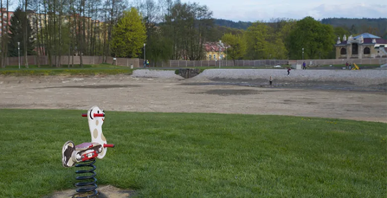 Nevstupovat na dna rybníků!!