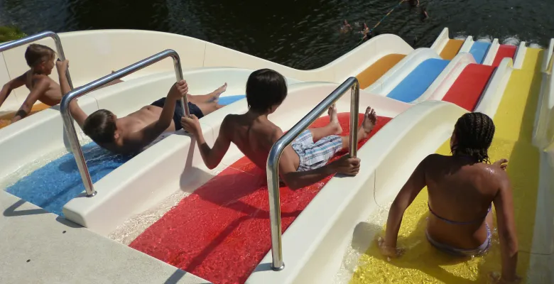 Skluzavka v omezeném provozu.